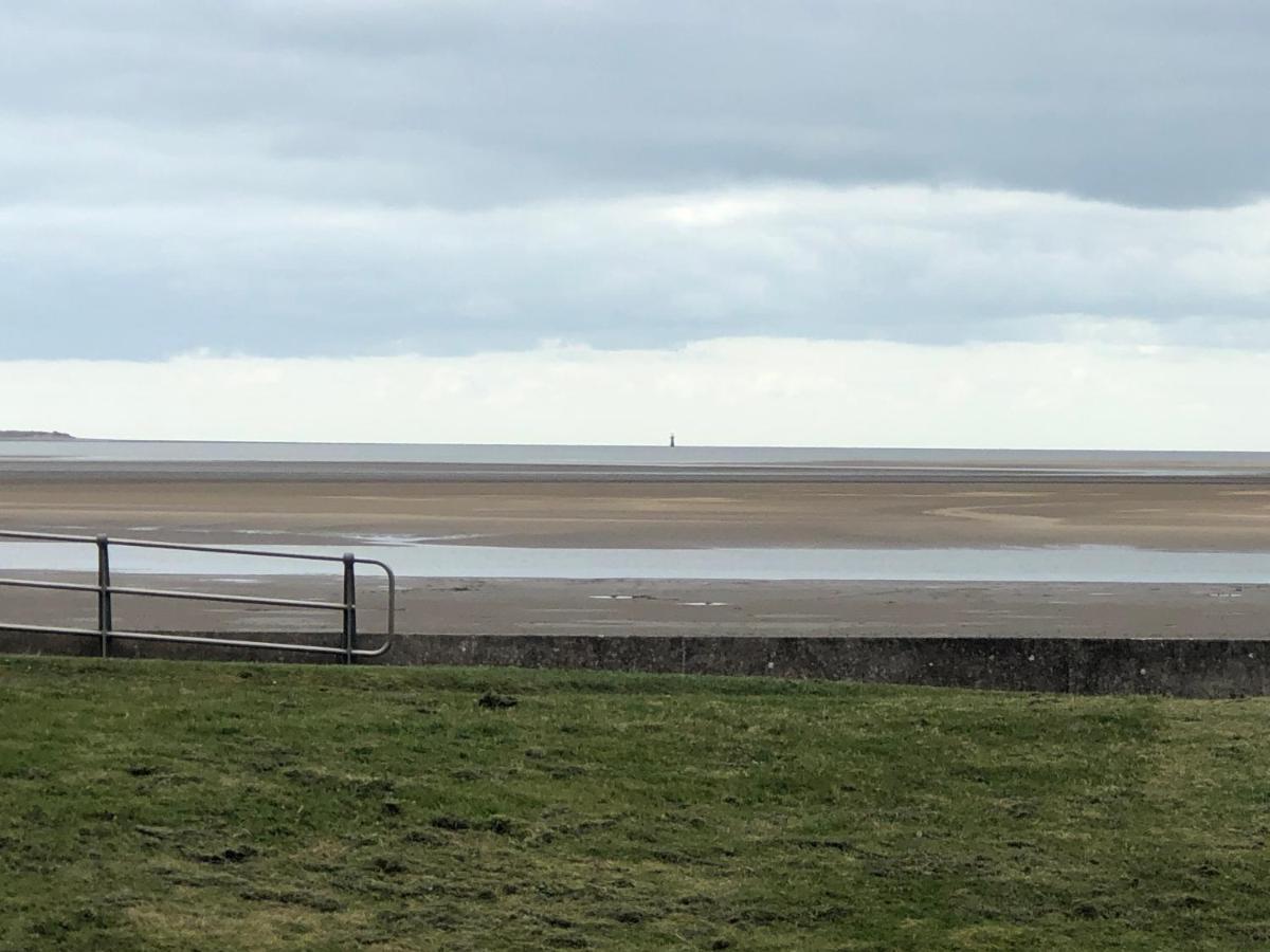 Cockledora, A Luxury Ground Floor Beachfront Apartment Llanelli Exterior photo