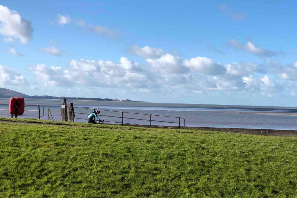 Cockledora, A Luxury Ground Floor Beachfront Apartment Llanelli Exterior photo