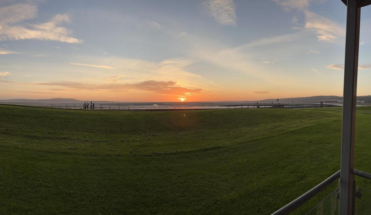 Cockledora, A Luxury Ground Floor Beachfront Apartment Llanelli Exterior photo