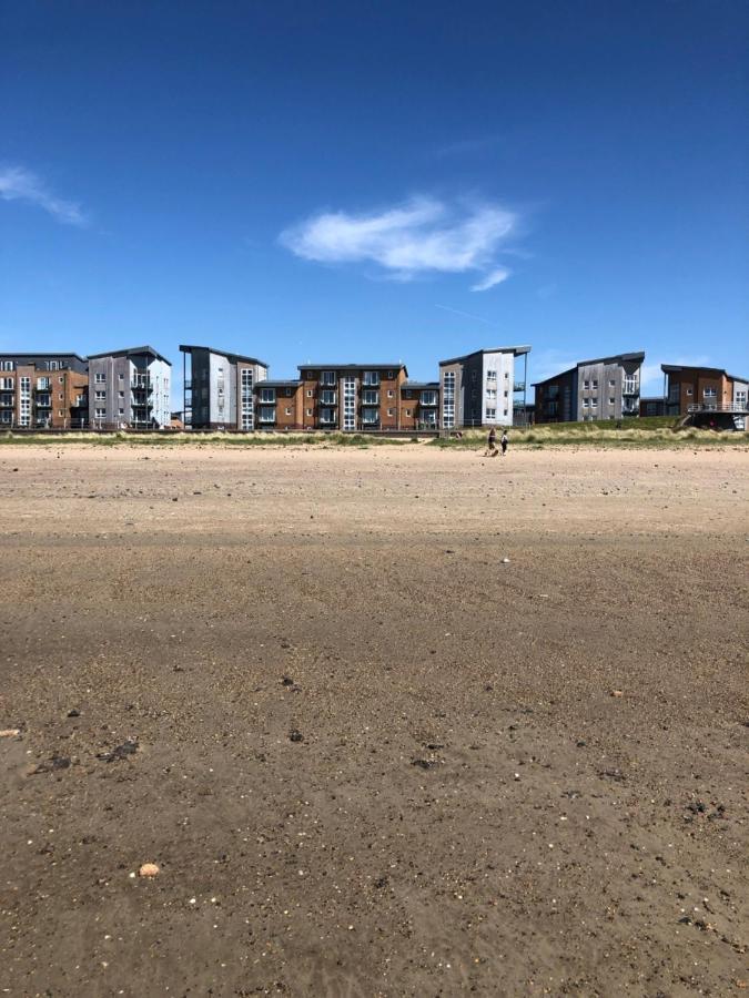 Cockledora, A Luxury Ground Floor Beachfront Apartment Llanelli Exterior photo