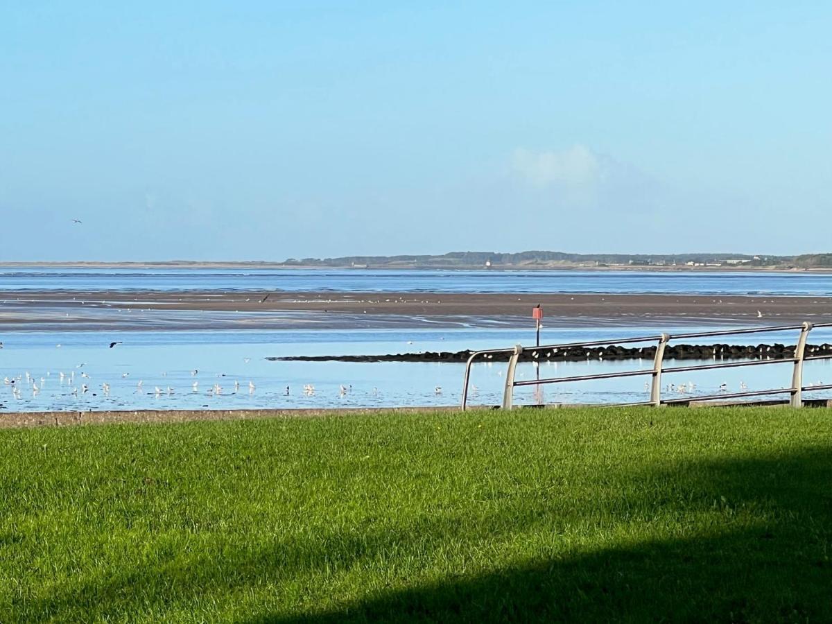 Cockledora, A Luxury Ground Floor Beachfront Apartment Llanelli Exterior photo