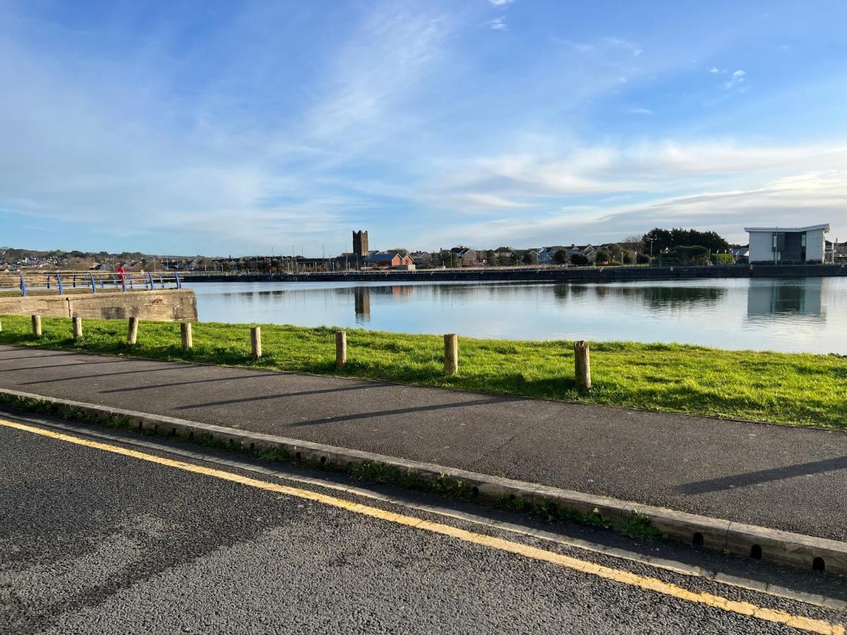 Cockledora, A Luxury Ground Floor Beachfront Apartment Llanelli Exterior photo